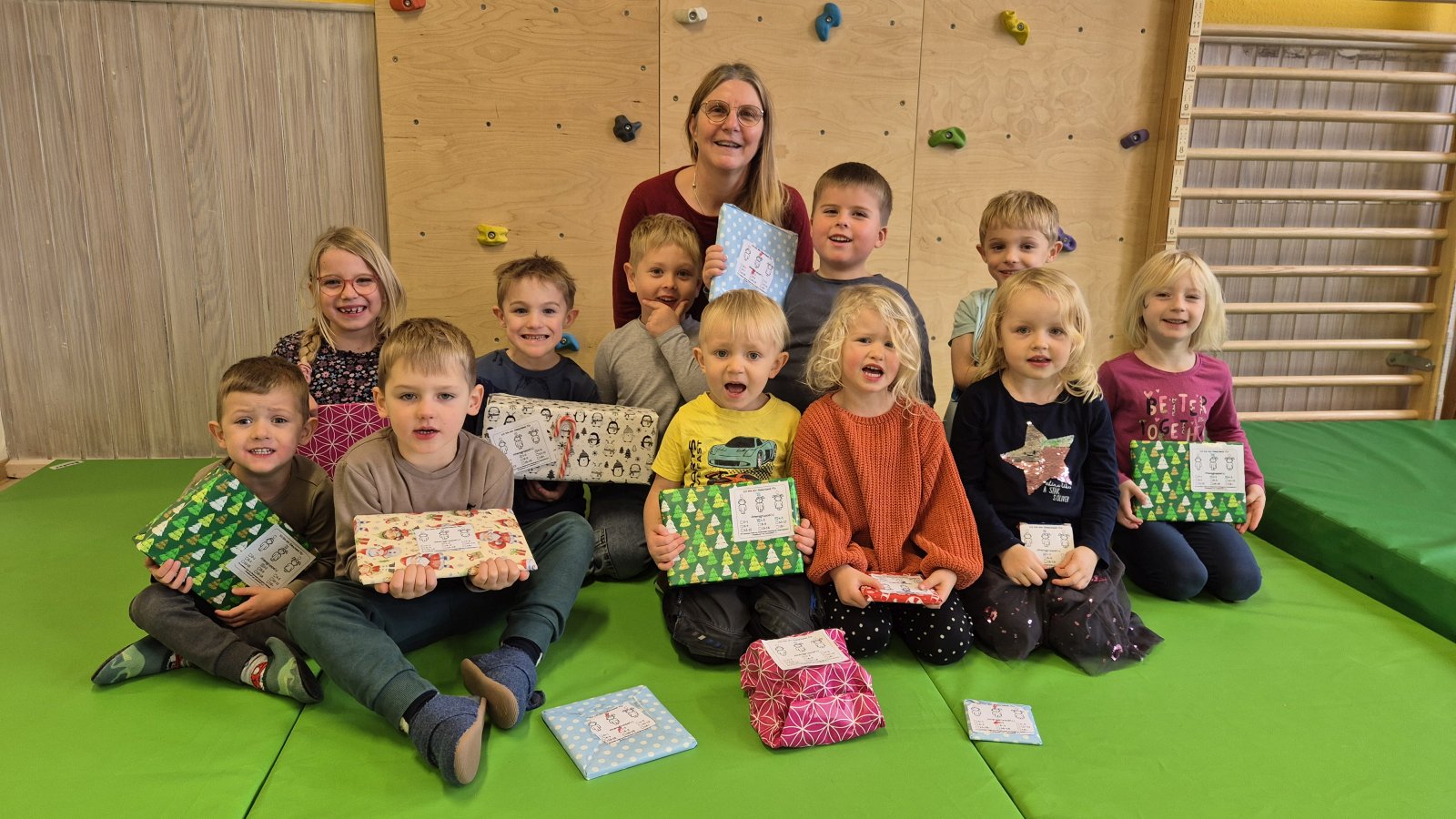 Überraschungsgeschenke zum Weihnachtsmarkt: Kindergarten Pusteblume und Leitzenhaus starten wieder tolle Geschenkeaktion