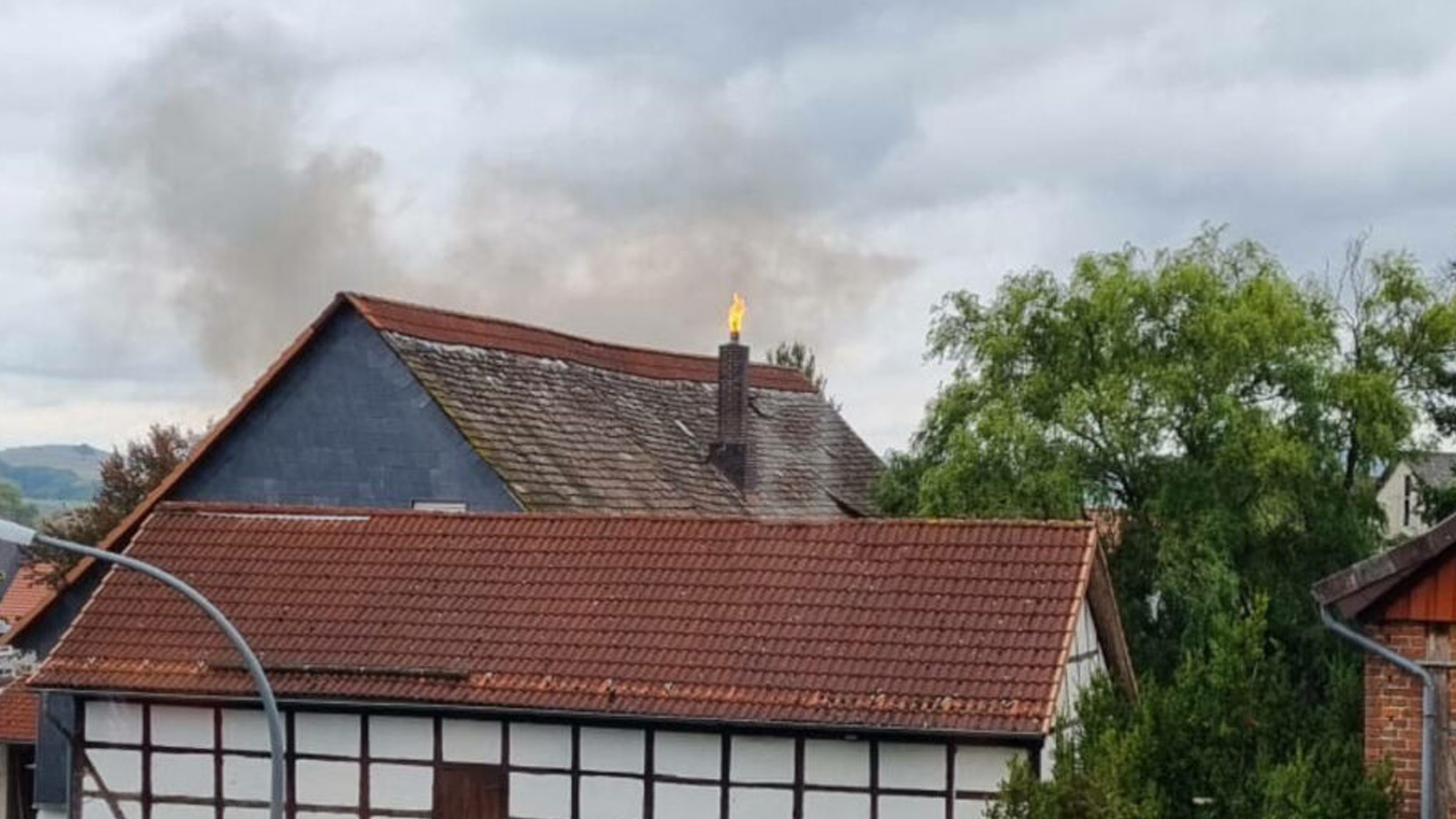 Schornsteinbrand in Eimen – Feuerwehren verhindern größeren Schaden