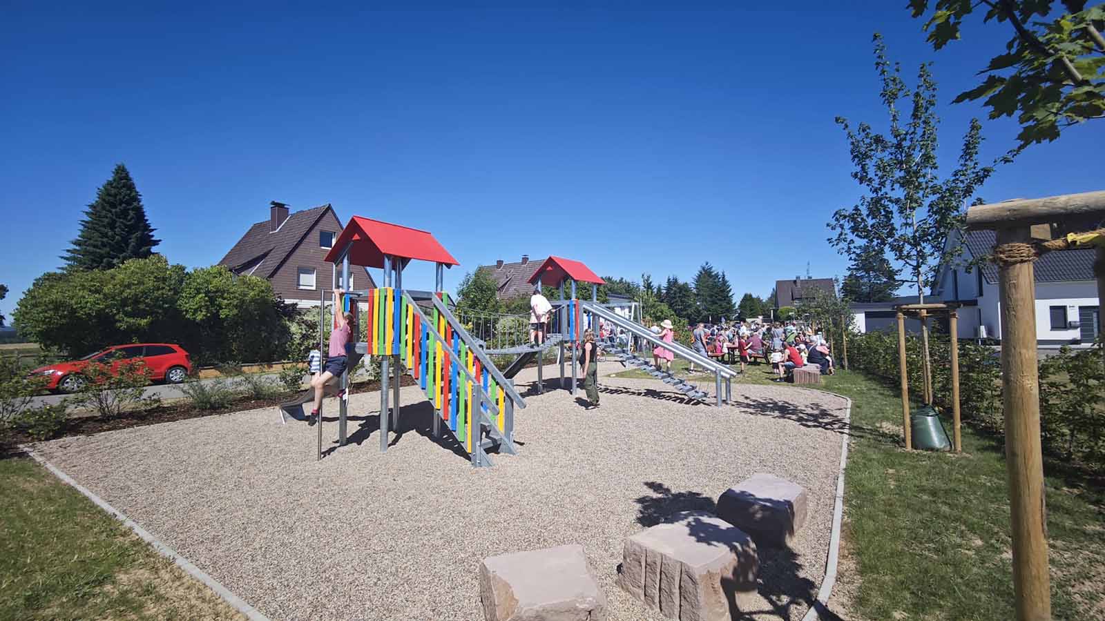 Einweihung des neuen Spielplatzes in Deensen: Ein Fest für die ganze Familie