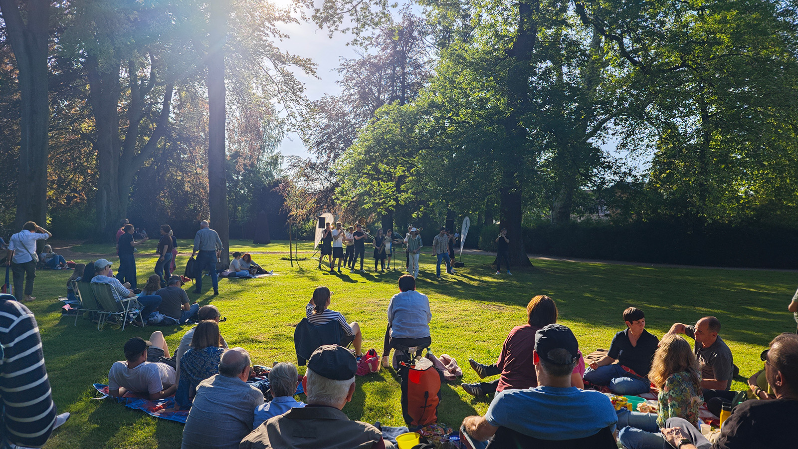 Picknick-Konzert im Kauffmannsgarten eröffnet Big-Band-Festival mit Brass Woofer