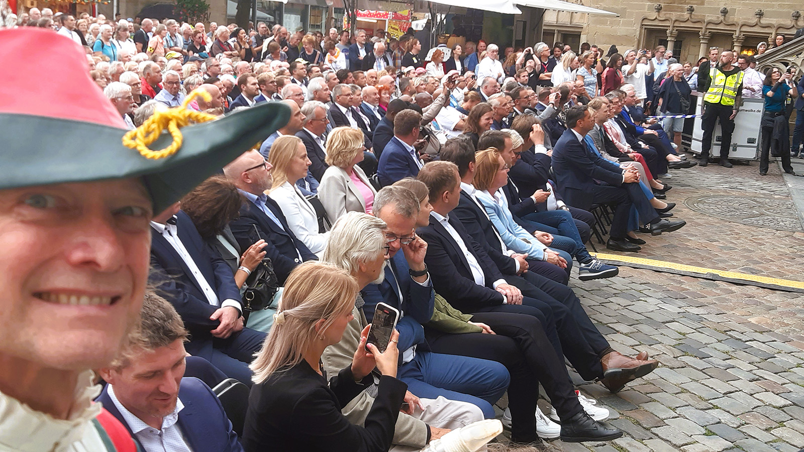 Mit Flöte, Kostüm und Charme: Hamelns Rattenfänger reist zum großen Landesfest nach Braunschweig