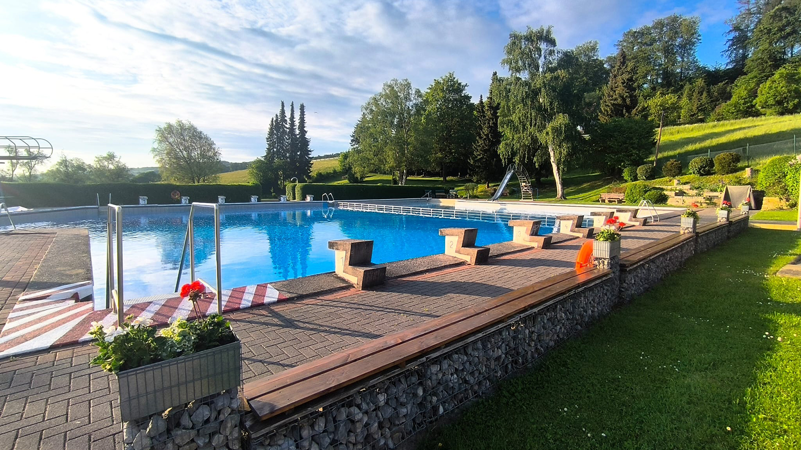 Hilsbad Hohenbüchen startet mit neuem Vorstand und bestem Wetter in die Freibadsaison 2026