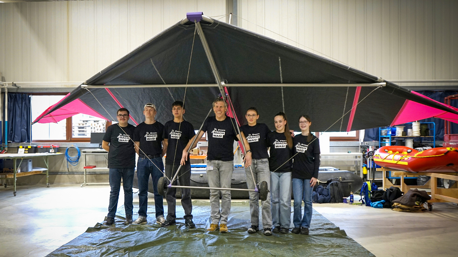 HRS Eschershausen gewinnt bundesweiten Wettbewerb „MACH WAS!“ mit selbst gebautem Gleitschirm