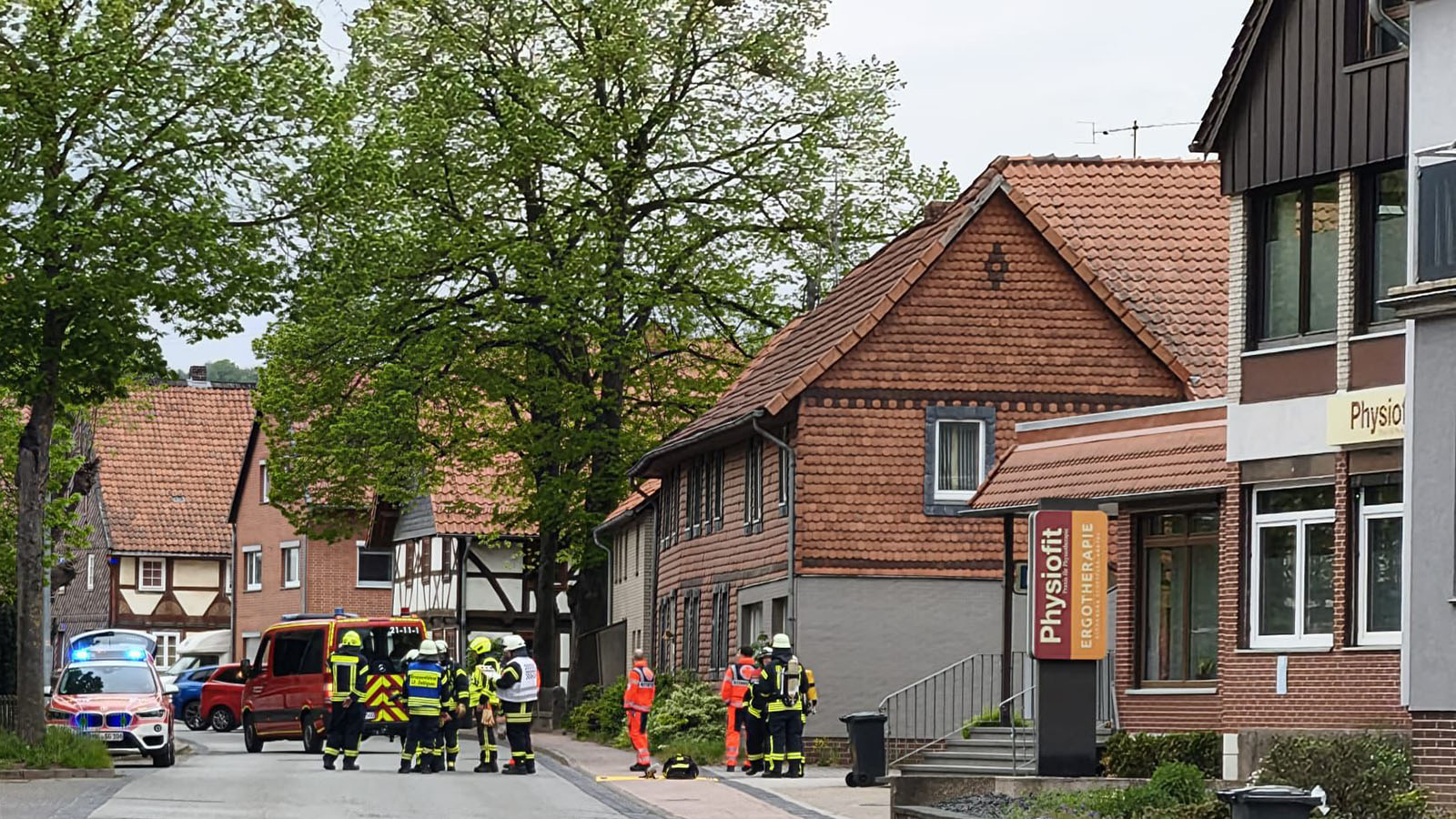 Sorge am Montagmorgen in Delligsen: Feuerwehr rückt nach Meldung über Gasgeruch aus