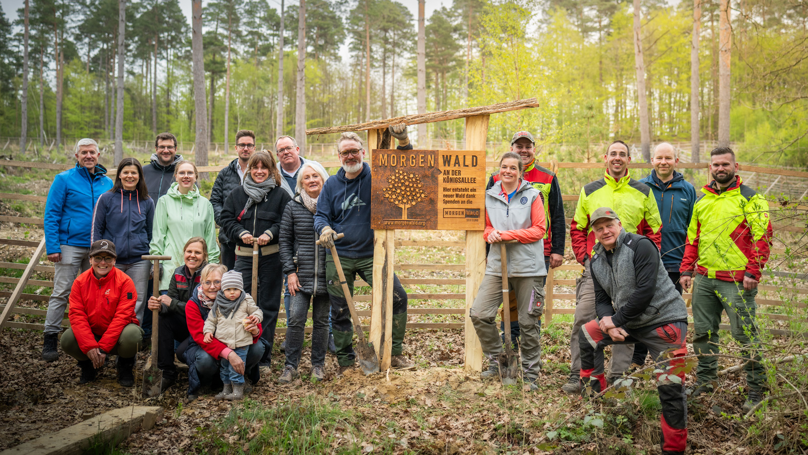 Mönneke Mineralöle pflanzt zum 100-jährigen Jubiläum Bäume im Forstamt Grünenplan für neuen Mischwald