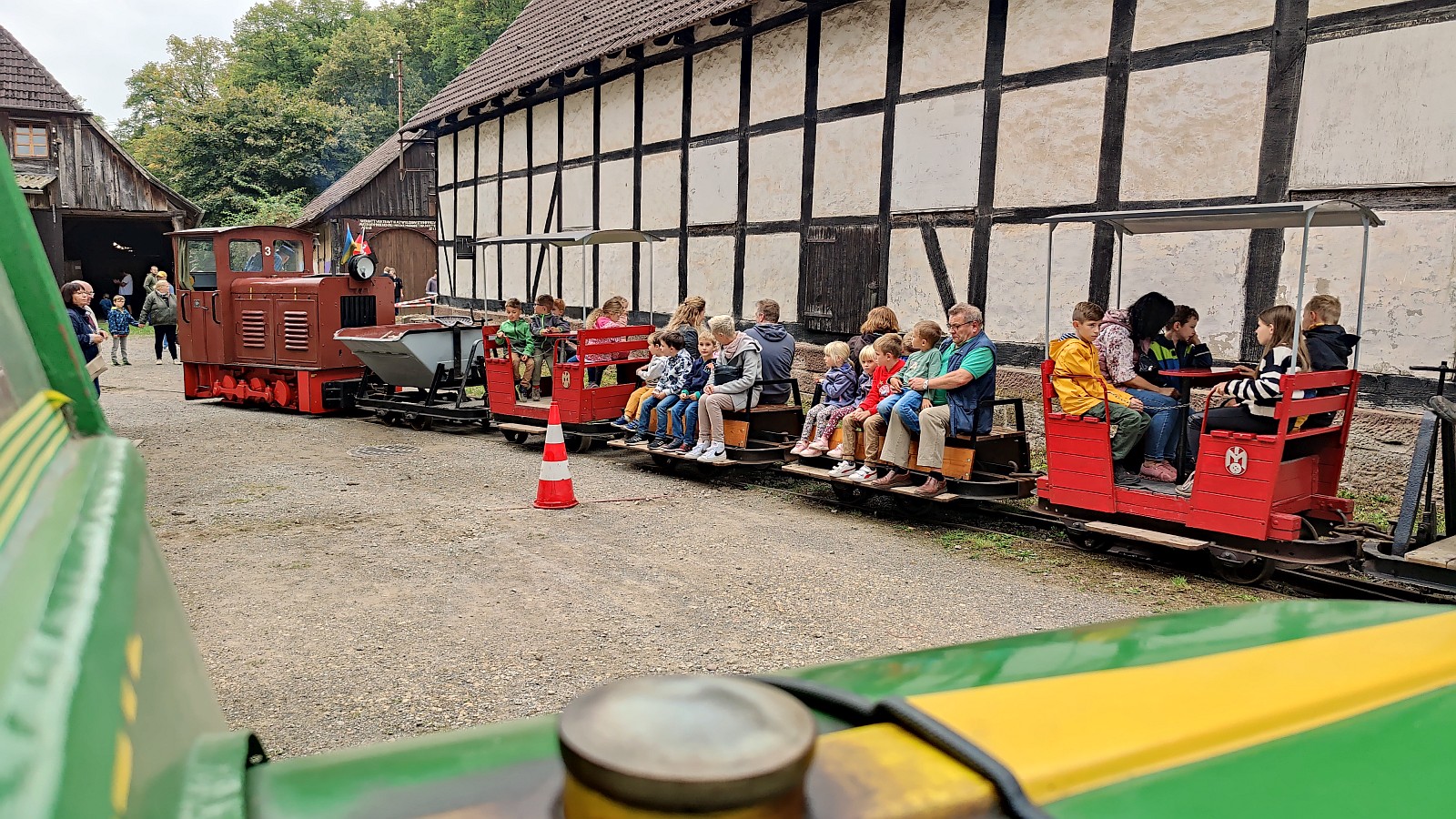 Am Sonntag fährt die Feldbahn wieder am Mühlenanger in Stadtoldendorf 