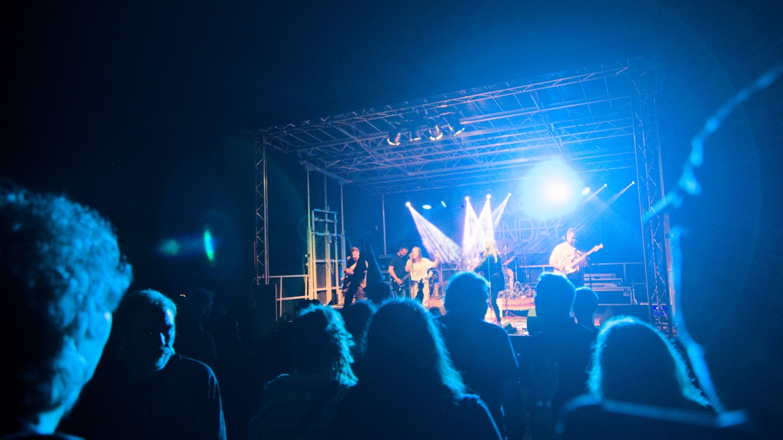 Mehr als 500 Gäste feiern KRAUT UND RÜBEN-Musikfestival in Hembsen