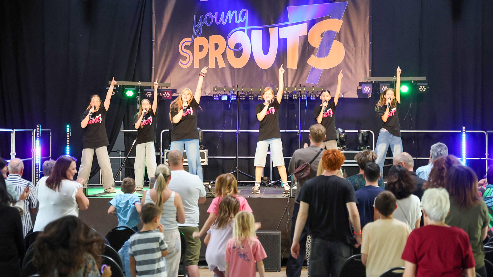 Von Songauswahl bis Bühnenshow: „Young Sprouts Seven“ stemmen ihr erstes eigenes Konzert