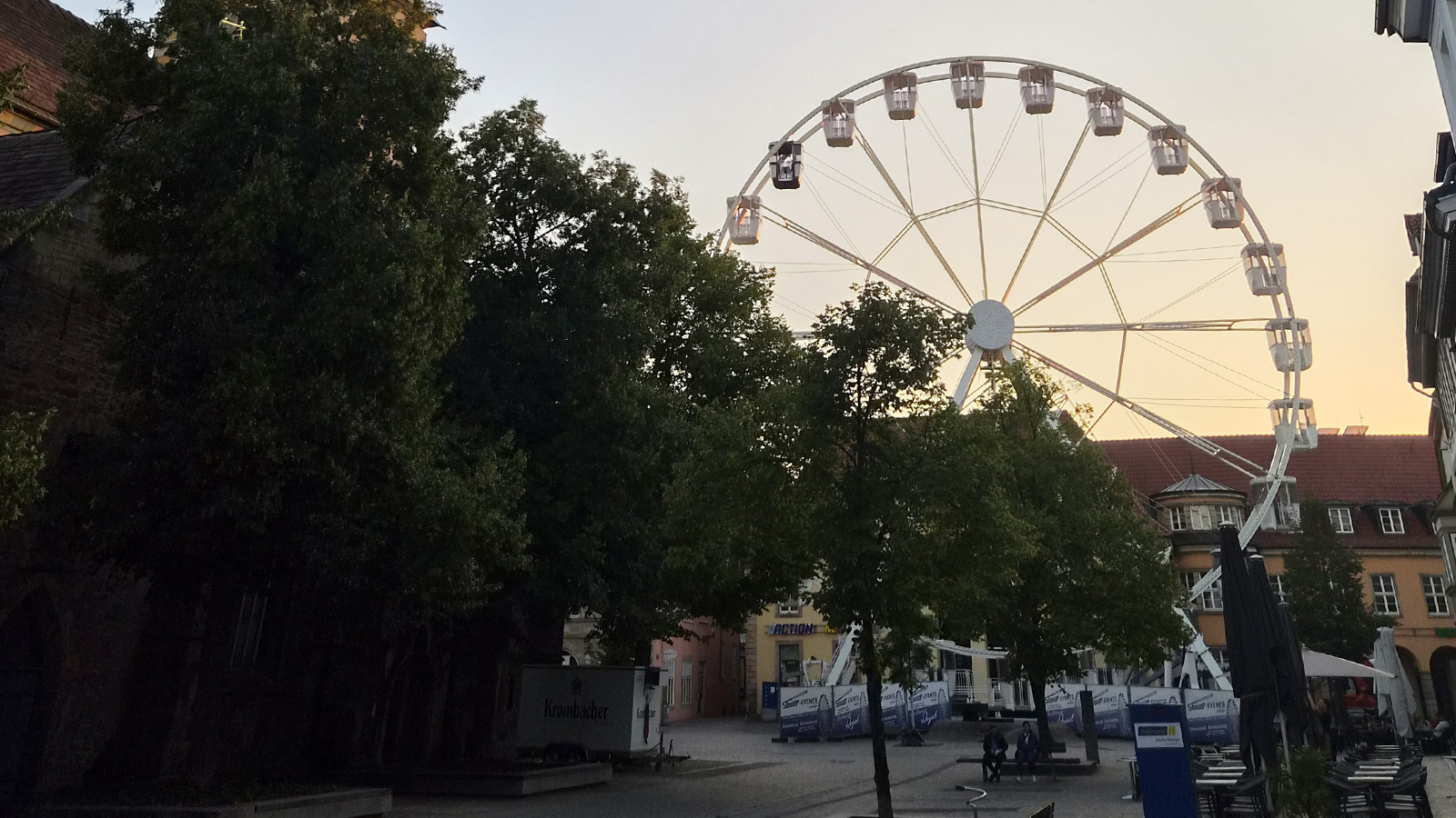38 Meter über Hameln: Riesenrad dreht sich zwei Wochen lang auf dem Pferdemarkt