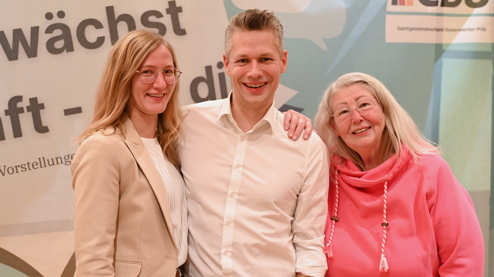 Sören Warnecke mit Partnerin Leonie Kordsmeyer und Mutter Sigris Warnecke.