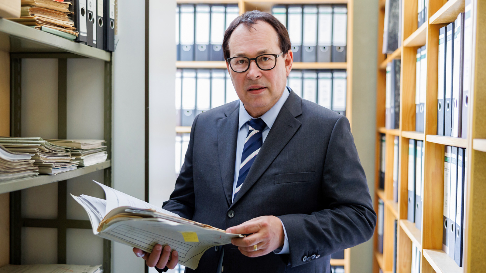„Holzminden ist bunt“ holt Thomas Will für Vortrag über NS-Verbrechen nach Bevern