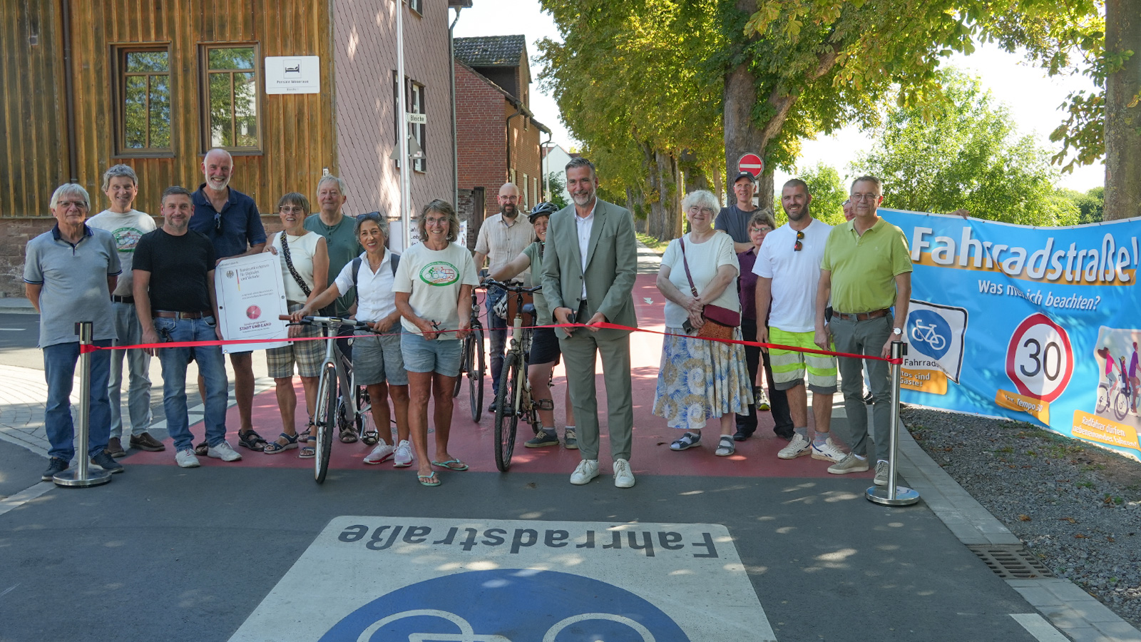 Nach anderthalb Jahren: Stadt Holzminden weiht neue Fahrradstraße an der „Bleiche“ offiziell ein