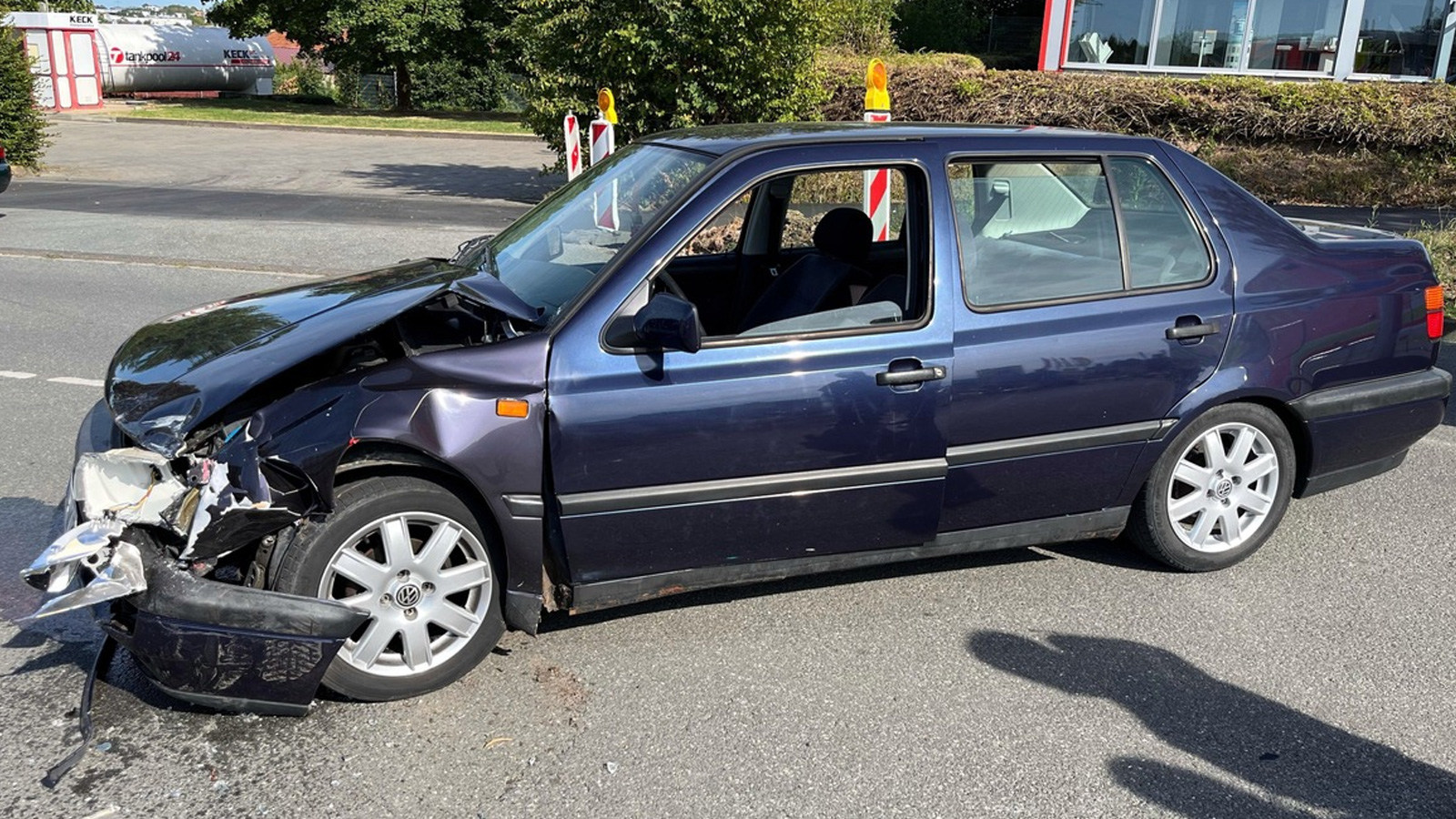 Polizei ermittelt nach schwerem Unfall in Warburg: Motorradfahrer mit Hubschrauber in Klinik gebracht