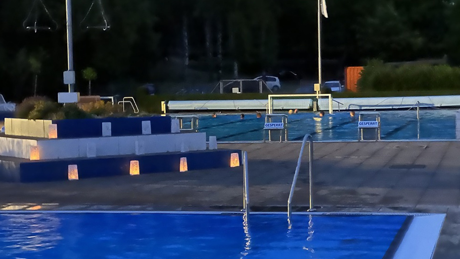 Förderverein Freibad Stadtoldendorf lädt zum vierten Vollmondschwimmen mit Musik und Grillen ein