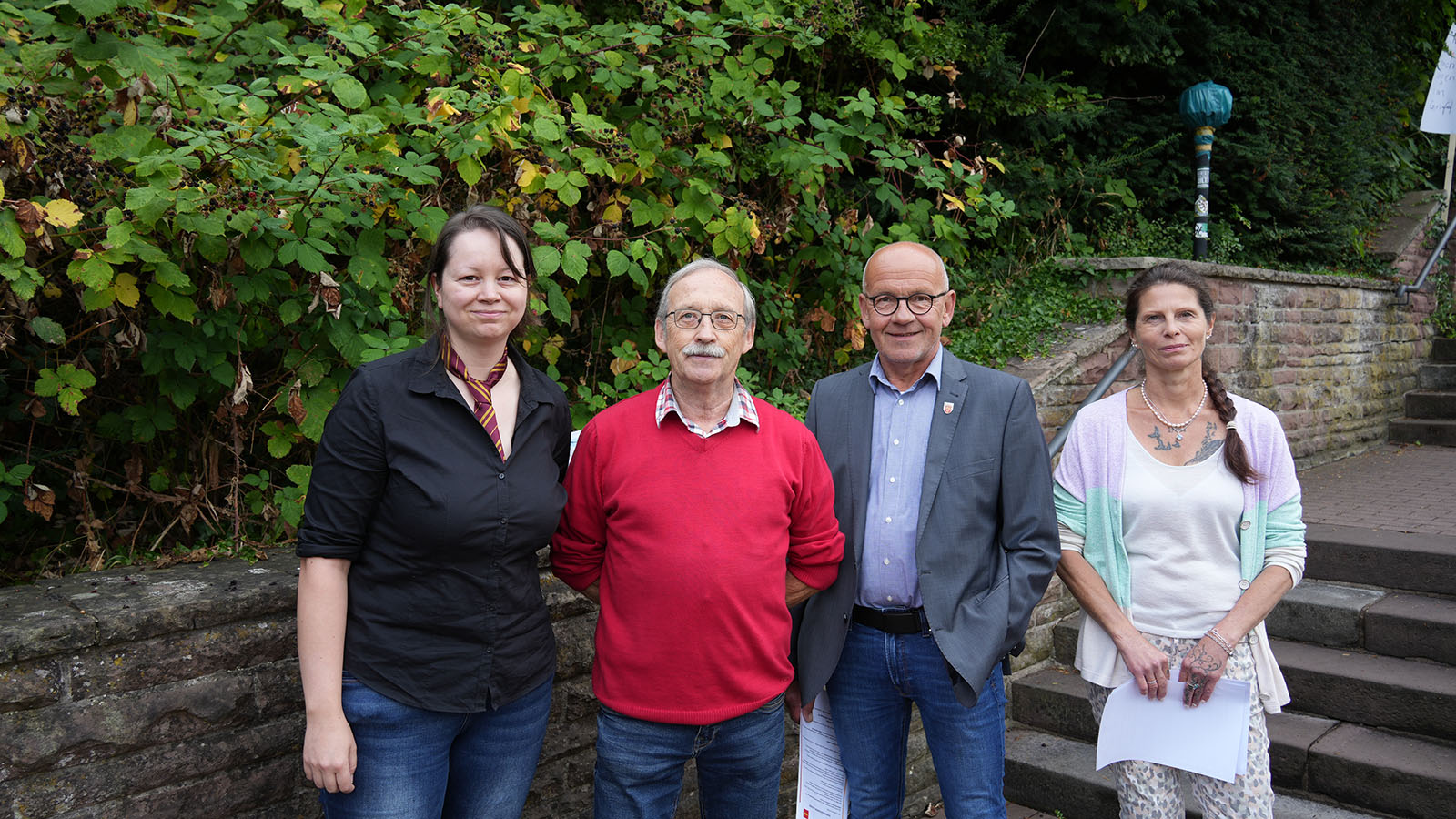 Friedhelm Bandke (2. v. l.) bleibt Bürgermeister von Eschershausen