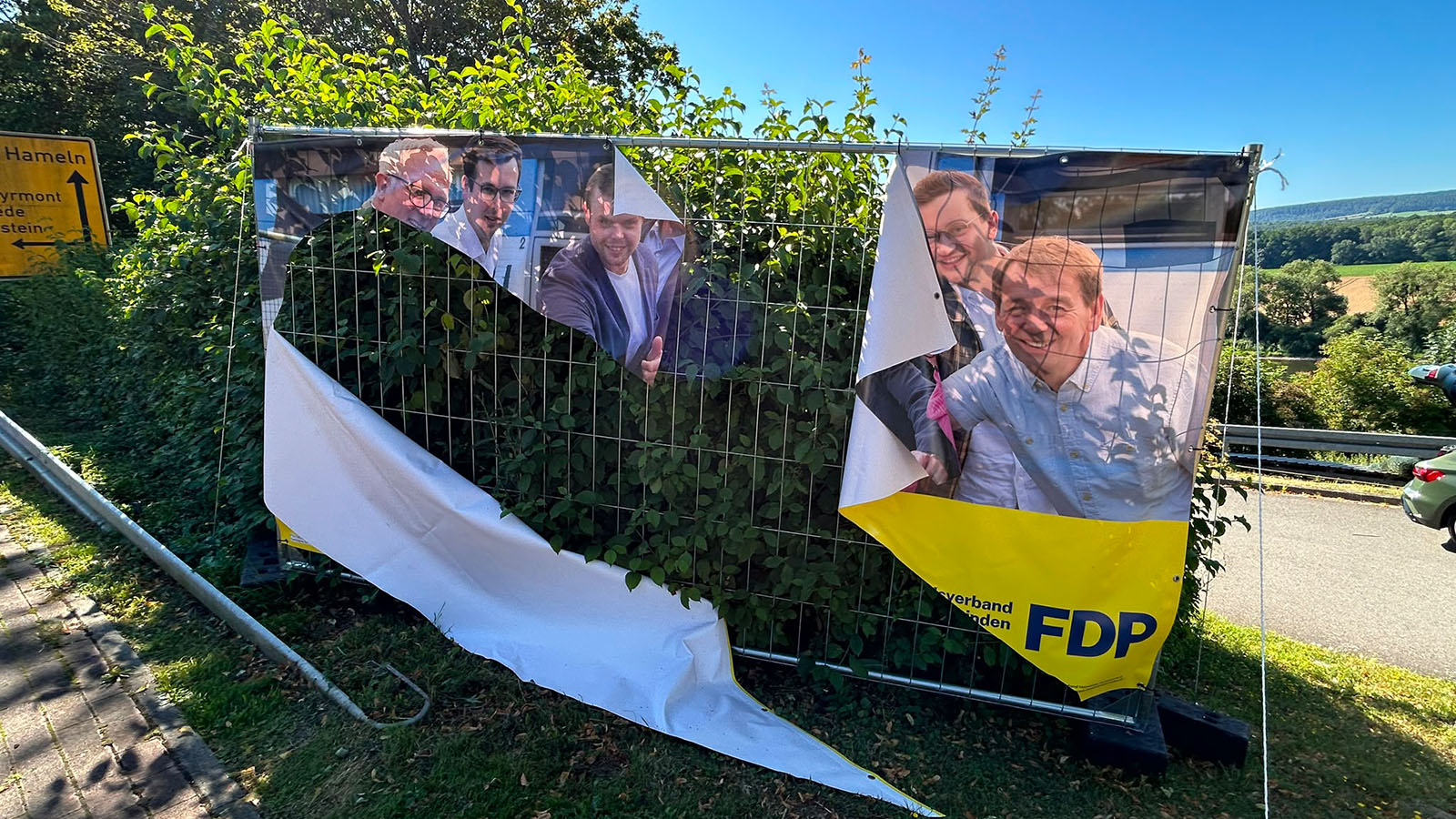 Unbekannte zerschneiden zwei FDP-Wahlbanner in Brevörde – Kreisverband erstattet Anzeige bei der Polizei