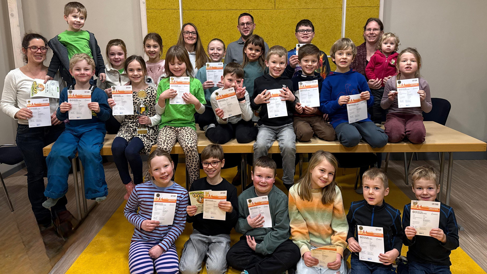 Große Freude beim TSV Dohnsen: 28 Kinder und 10 Erwachsene absolvieren das Deutsche Sportabzeichen