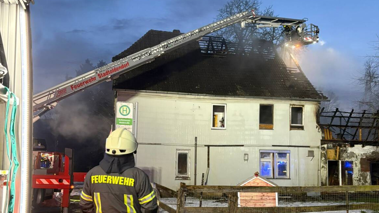 Sechs Stunden Einsatz: Stadtoldendorfer Feuerwehr bei Wohnhausbrand in Relliehausen gefordert