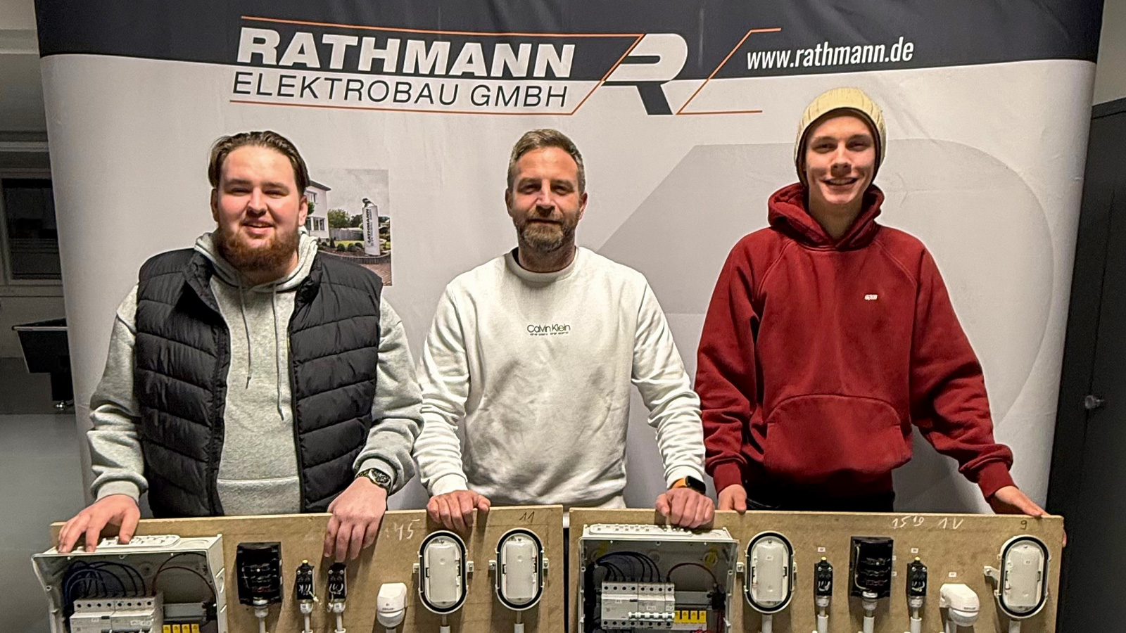 Ausbildung mit Zukunft: Zwei neue Gesellen bei Rathmann Elektrobau GmbH