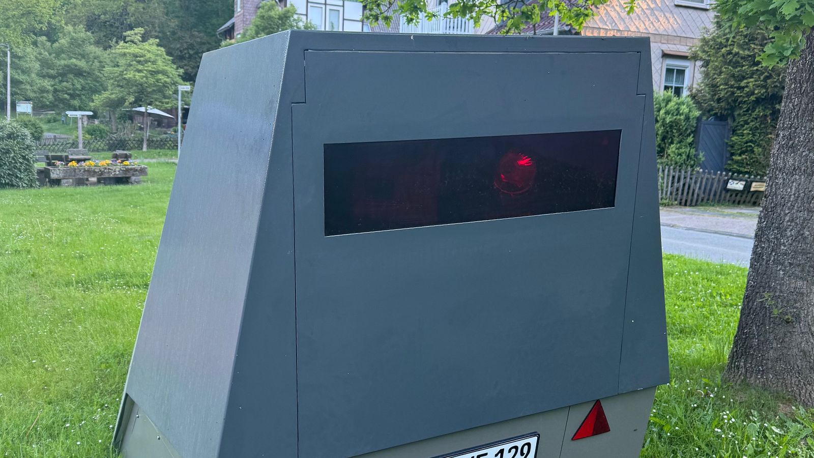  Blitzeranhänger „HOLGA“: Nach welchen Kriterien wird gemessen und was verdient der Landkreis?