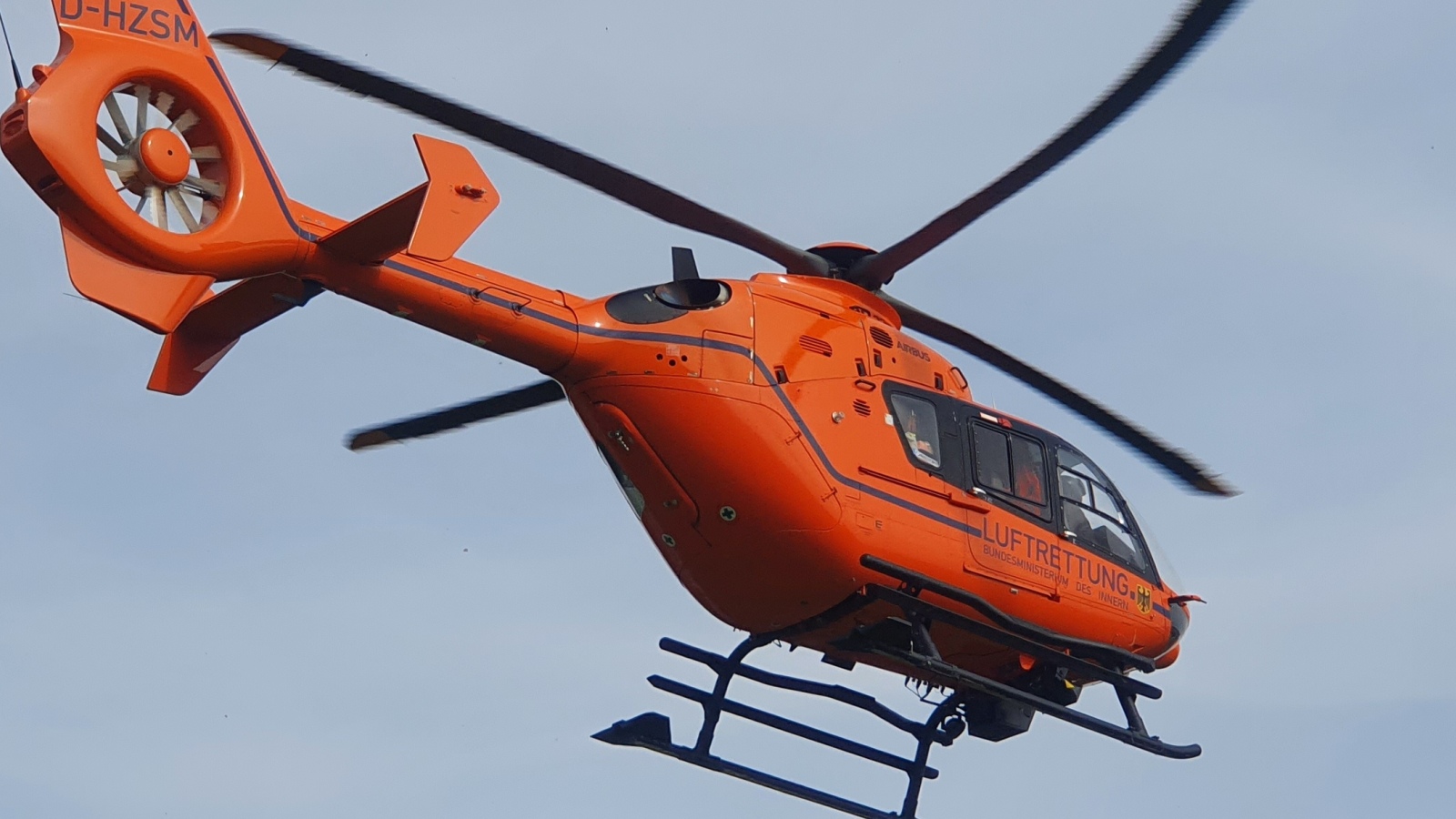 Jugendlicher bei Unfall in Hameln schwer verletzt: Rettungshubschrauber bringt 16-Jährigen in Klinik