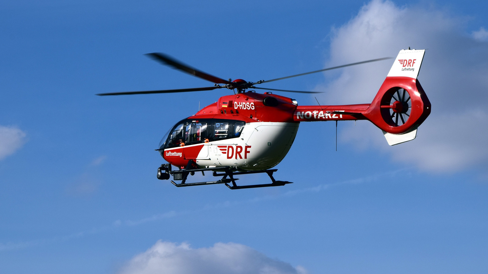 Schwerer Unfall bei Lauenförde: 86-jähriger Trikefahrer mit Rettungshubschrauber in Klinik